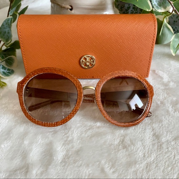 Tory Burch Accessories - NWOT Tory Burch TY7128